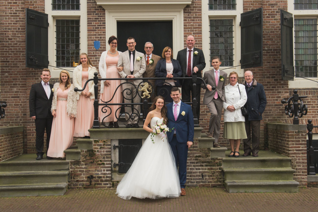 foto van een bruidspaar tijdens een bruiloft door bruidsfotograaf Kirstin Kraaijveld uit Hellevoetsluis