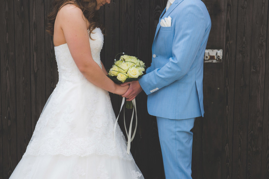 foto van een bruidspaar tijdens een bruiloft door bruidsfotograaf Kirstin Kraaijveld uit Hellevoetsluis