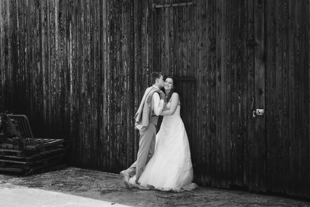 foto van een bruidspaar tijdens een bruiloft door bruidsfotograaf Kirstin Kraaijveld uit Hellevoetsluis