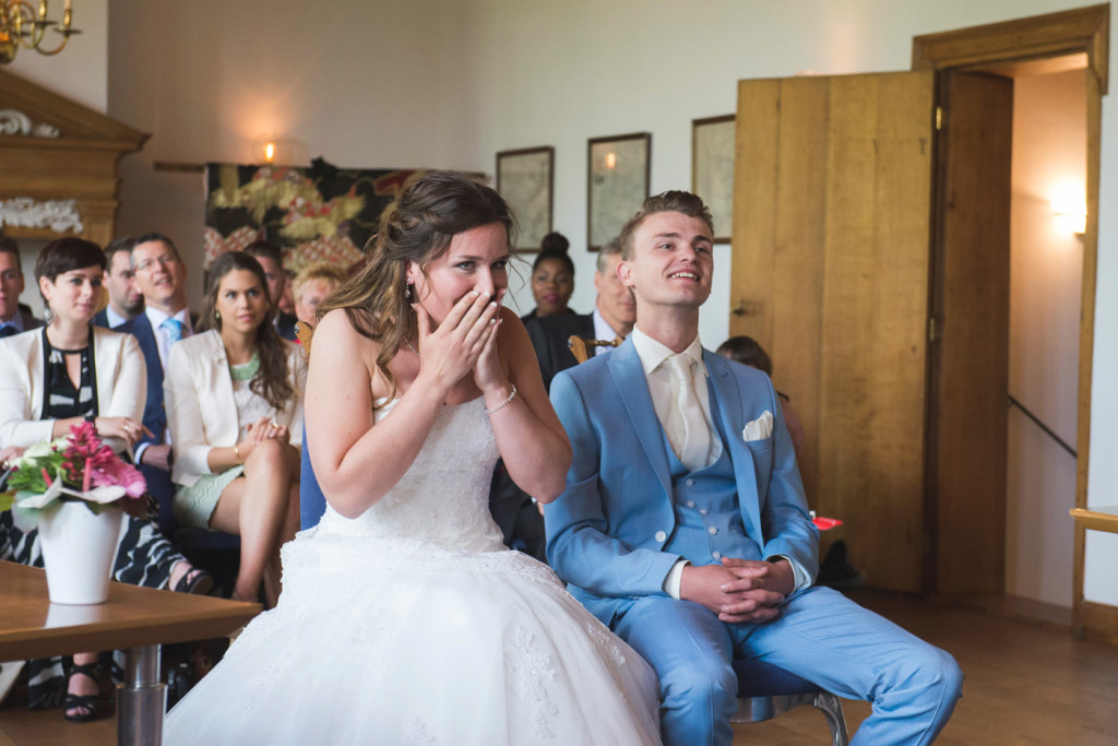 foto van een bruidspaar tijdens een bruiloft door bruidsfotograaf Kirstin Kraaijveld uit Hellevoetsluis