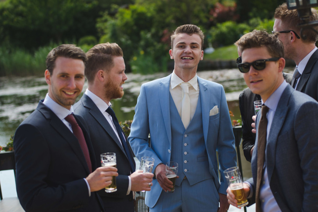 foto van een bruidspaar tijdens een bruiloft door bruidsfotograaf Kirstin Kraaijveld uit Hellevoetsluis