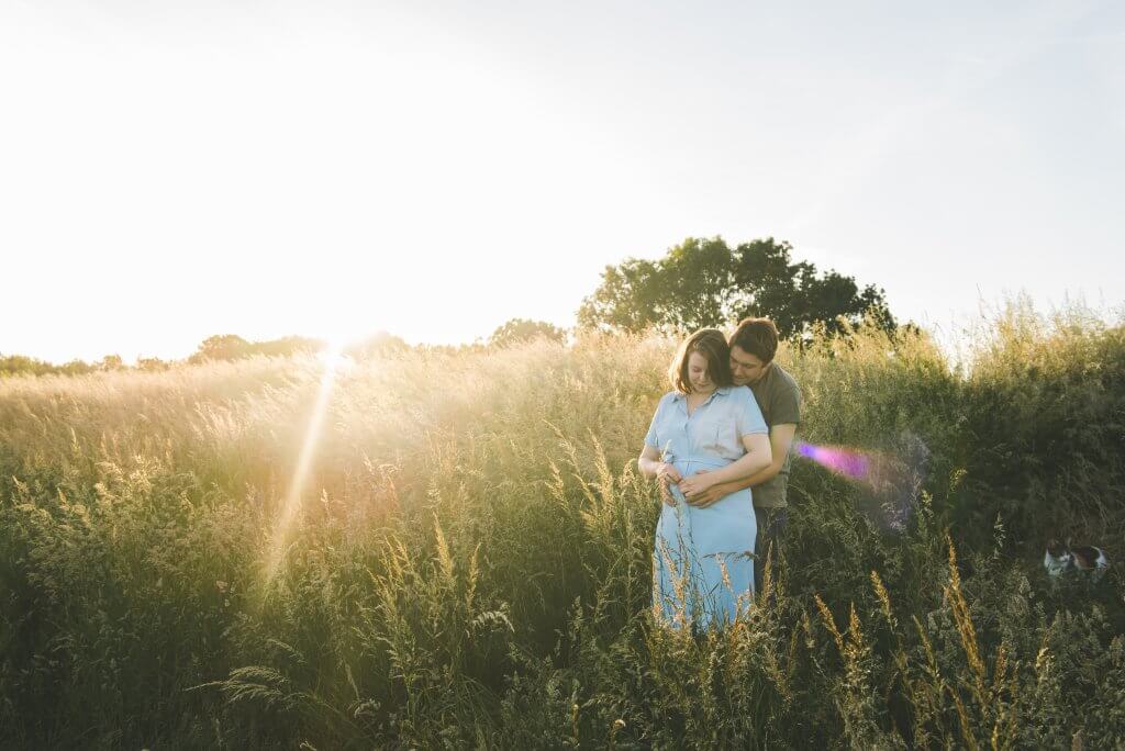 Zwangerschapsreportage bij golden hour